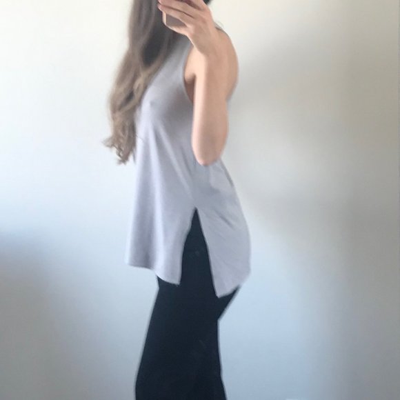 Sleeveless top - Picture 2 of 2